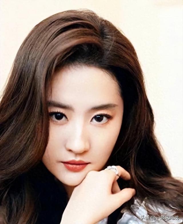 刘亦菲性感大红唇，她的颜值从未输过
