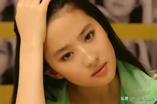 刘亦菲性感大红唇，她的颜值从未输过