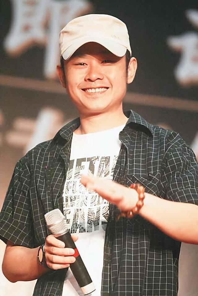 头婚嫌弃他穷,二婚把所有的爱都给了他,刀郎的成功,离不开妻子