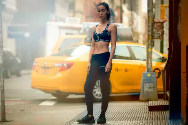 Adrianne Ho｜野玫瑰从不枯萎