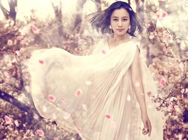 “兔子精”李玲玉，与丈夫分居11年被传离婚，今一家三口很幸福