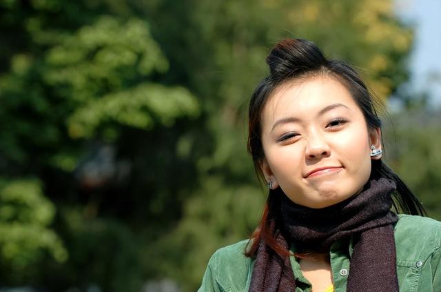 “知名主持”携父母定居美国，“模样美丽”，已嫁富豪生二胎