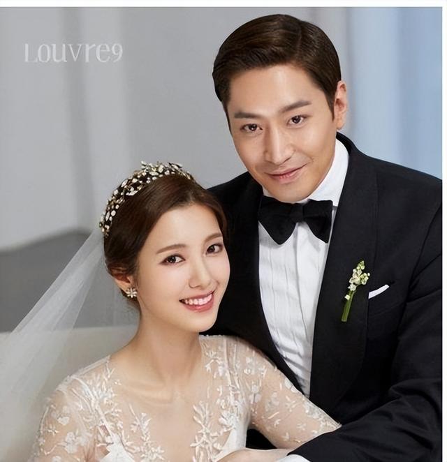 46岁文晸赫二胎喜得贵子,婚后转型奶爸甜宠罗惠美