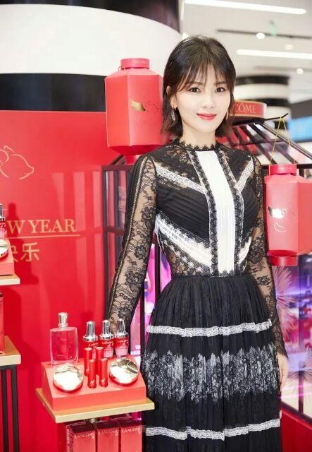 刘涛为显高真拼！168cm身材还穿“高台防水鞋”，比例完美像超模