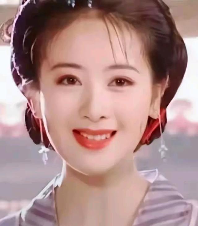 她被前夫一巴掌扇到离婚！二婚嫁世界冠军，如今54岁生活幸福