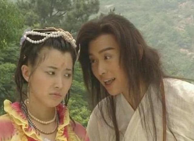 6版《天龙八部》李青萝对比：少时不知舅妈美，只顾看神仙姐姐了