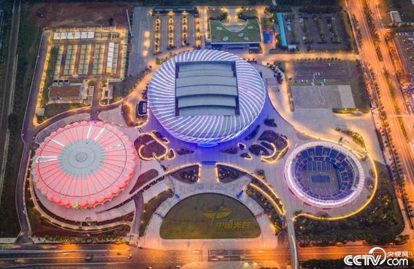 如科幻世界！航拍武汉光谷网球中心