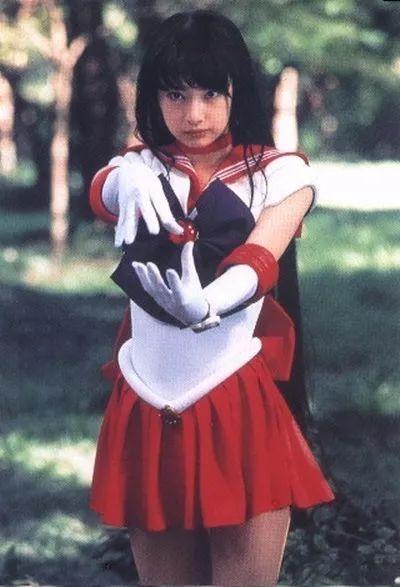 北川景子宣布怀上孩子，与老公被拍去寺庙祈祷