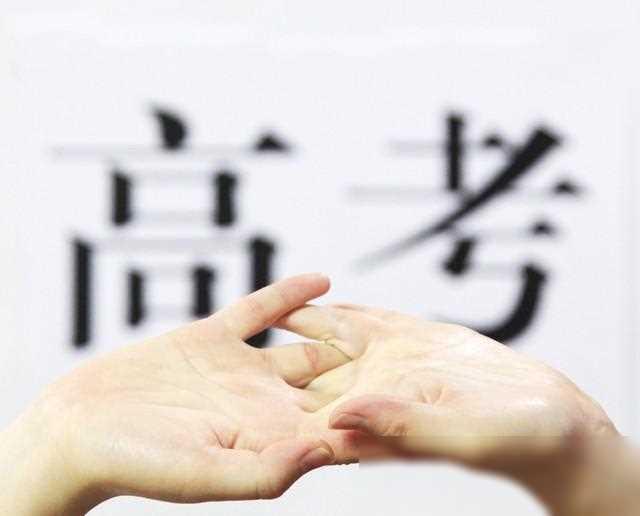 朝鲜18岁姑娘嫁给河南小伙,新娘进门就磕头,引全村人围观