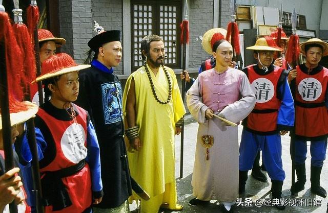 《佛山赞先生》剧照:黄日华和“中年黄蓉”欧阳佩珊饰演情侣