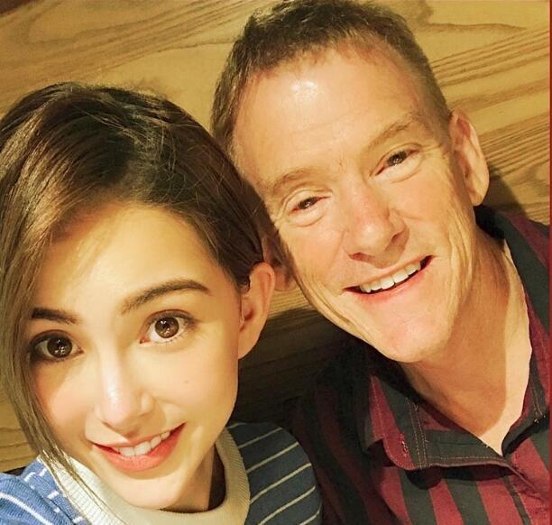 昆凌爸爸过生日，周杰伦这个举动暴露与岳父的关系！网友：周董高情商