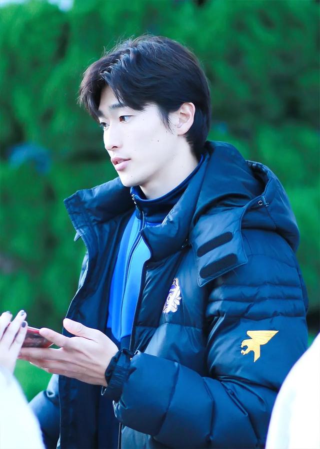 帅气外表+精湛球技！韩国前锋曹圭成一夜之间粉丝暴涨百万