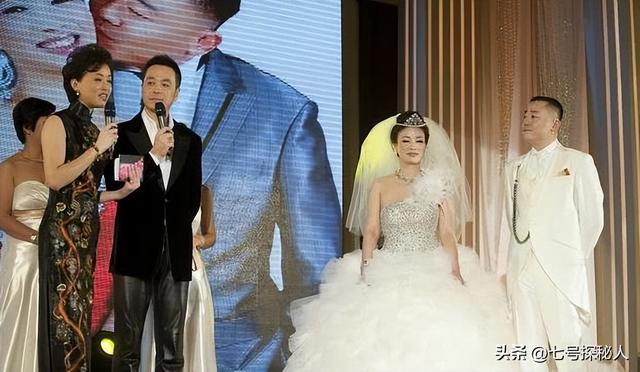 温州富婆胡洁,前脚送巨贪前夫进监狱,后脚嫁周立波,将其宠成宝