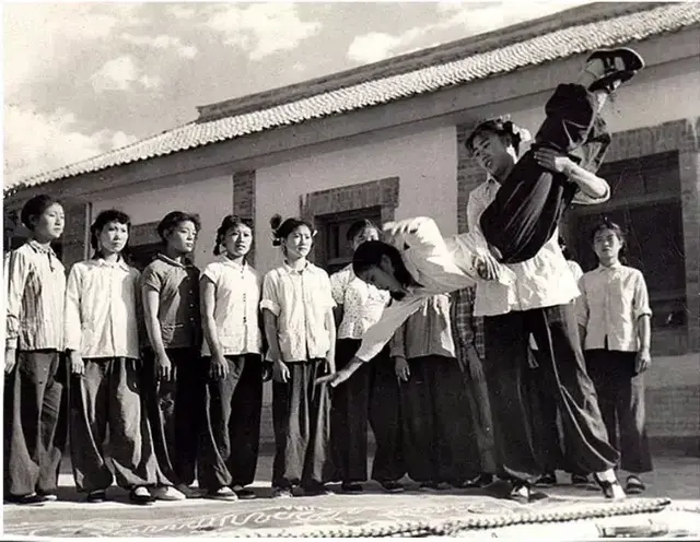 《海港》李丽芳:车祸、患癌全赶上了,嫁平凡丈夫,儿子是厨师