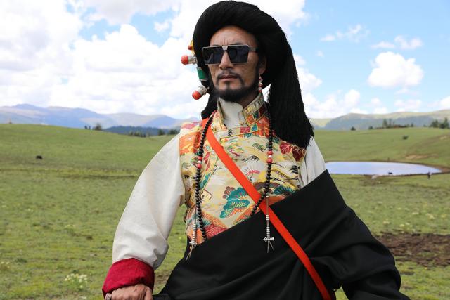 康巴汉子:靠颜值出圈,靠实力出道