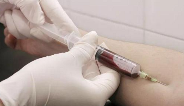 “紫砂掌”少年惊动多科室医学专家！几盆水洗黑，他居然好了