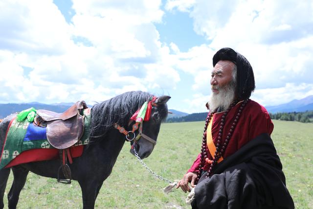 康巴汉子:靠颜值出圈,靠实力出道