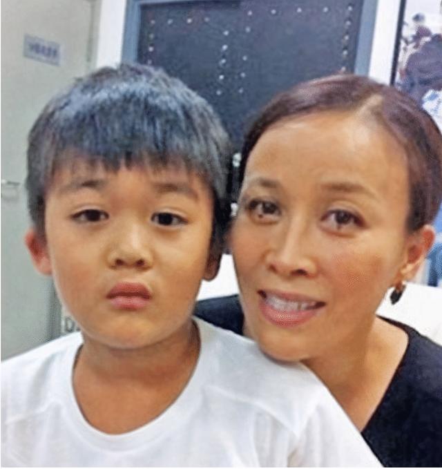 张若昀的神秘生母，和父亲给他带来的“异父异母”弟弟