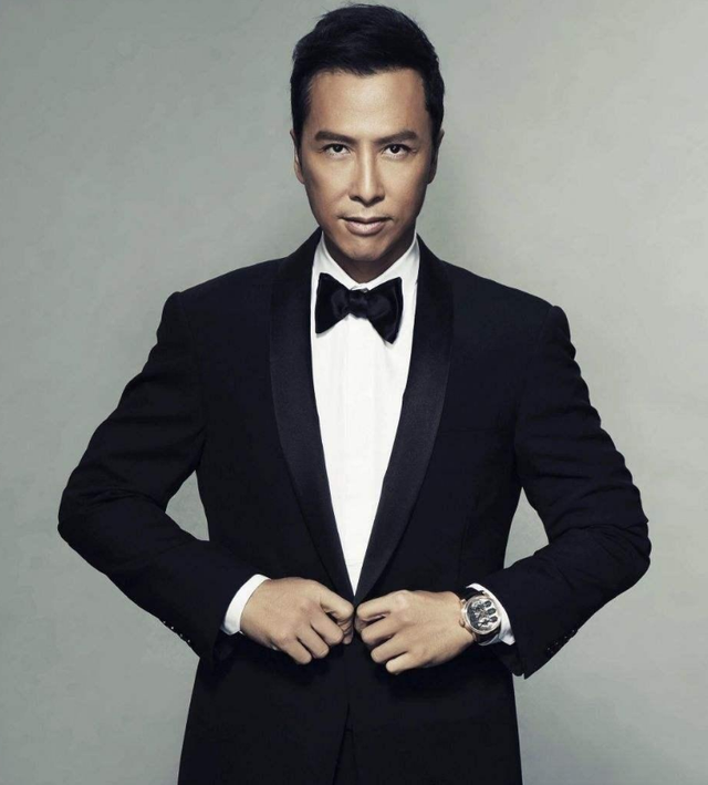 功夫巨星甄子丹的妹妹甄子菁,颜值气质绝佳,功夫也特别好