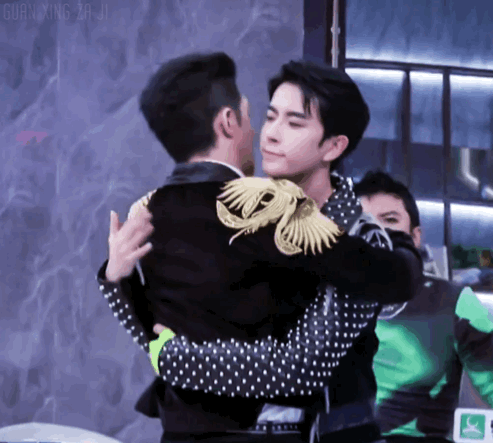 跟杨超越甜爆,跟关晓彤一起却被黑惨,CP这件事到底有多玄学?