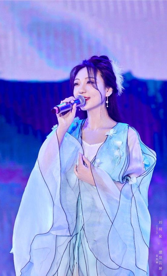 国风歌者刘珂矣温暖唱响第八届“盛世云居”音乐会