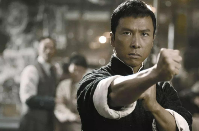 功夫巨星甄子丹的妹妹甄子菁,颜值气质绝佳,功夫也特别好