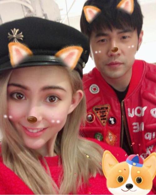 昆凌爸爸过生日，周杰伦这个举动暴露与岳父的关系！网友：周董高情商