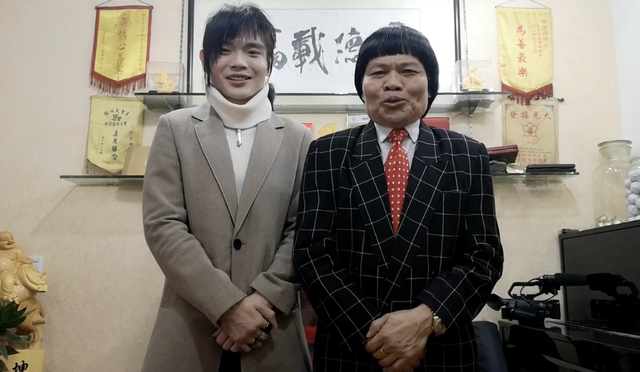 66岁绿叶八两金常驻内地转型做老板,携25岁儿子四处登台月入50万