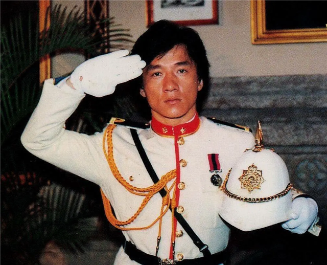 1987年，成龙开拍《A计划续集》，没有洪金宝和元彪，依然很经典