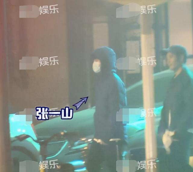 张一山又有新恋情?被拍与黄发女十指紧扣,深夜同回别墅超甜蜜