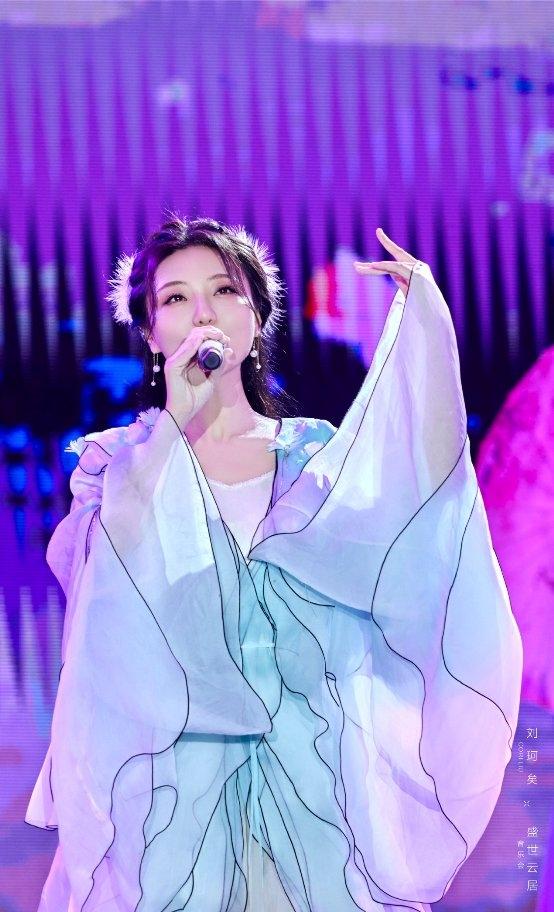 国风歌者刘珂矣温暖唱响第八届“盛世云居”音乐会