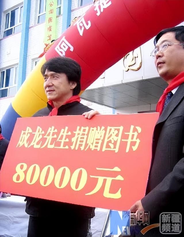 成龙老到认不出,身家丰厚却自曝还债,细数资产,才明白他的格局