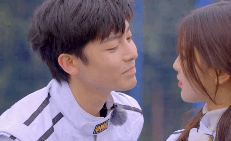 跟杨超越甜爆,跟关晓彤一起却被黑惨,CP这件事到底有多玄学?