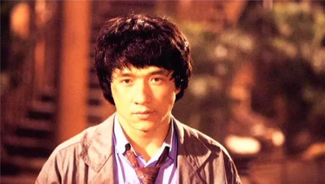 1987年，成龙开拍《A计划续集》，没有洪金宝和元彪，依然很经典