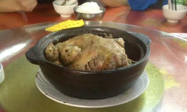 建来发饭店：一锅盐烧鸭，半部闽南菜烟火史