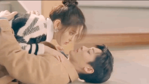 跟杨超越甜爆,跟关晓彤一起却被黑惨,CP这件事到底有多玄学?