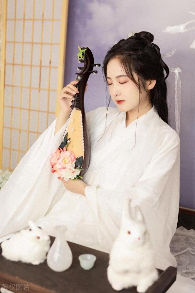 “绮席象床寒玉枕，美人何处醉黄花”汪元量词三首，风格朴素深沉