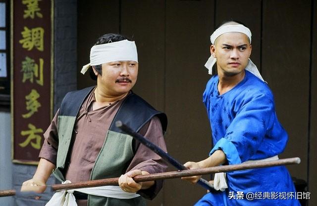 《佛山赞先生》剧照:黄日华和“中年黄蓉”欧阳佩珊饰演情侣