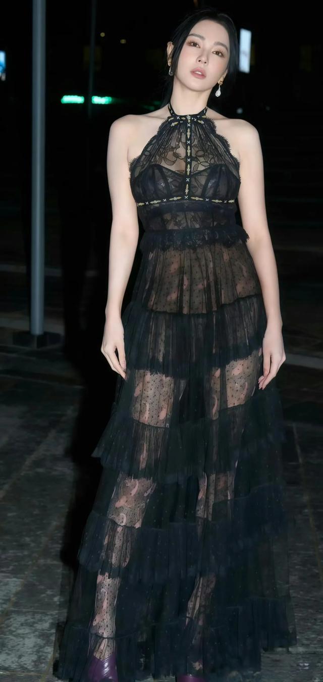 张雨绮这黑蕾丝造型，YYDS