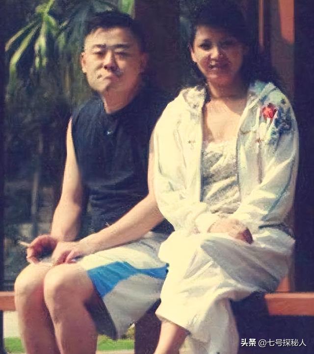 温州富婆胡洁,前脚送巨贪前夫进监狱,后脚嫁周立波,将其宠成宝