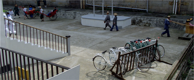 1987年，成龙开拍《A计划续集》，没有洪金宝和元彪，依然很经典