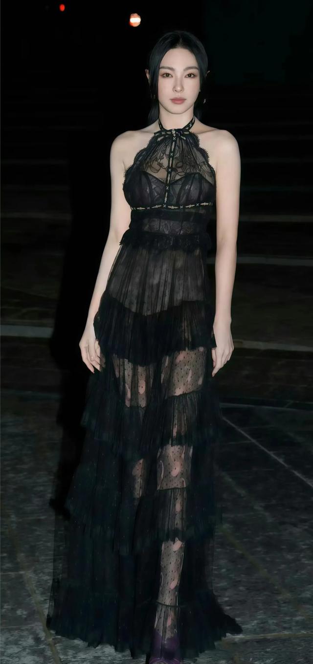 张雨绮这黑蕾丝造型，YYDS