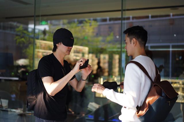 从黑暗中投出光芒：失明摄影师们如何拍摄这个世界？