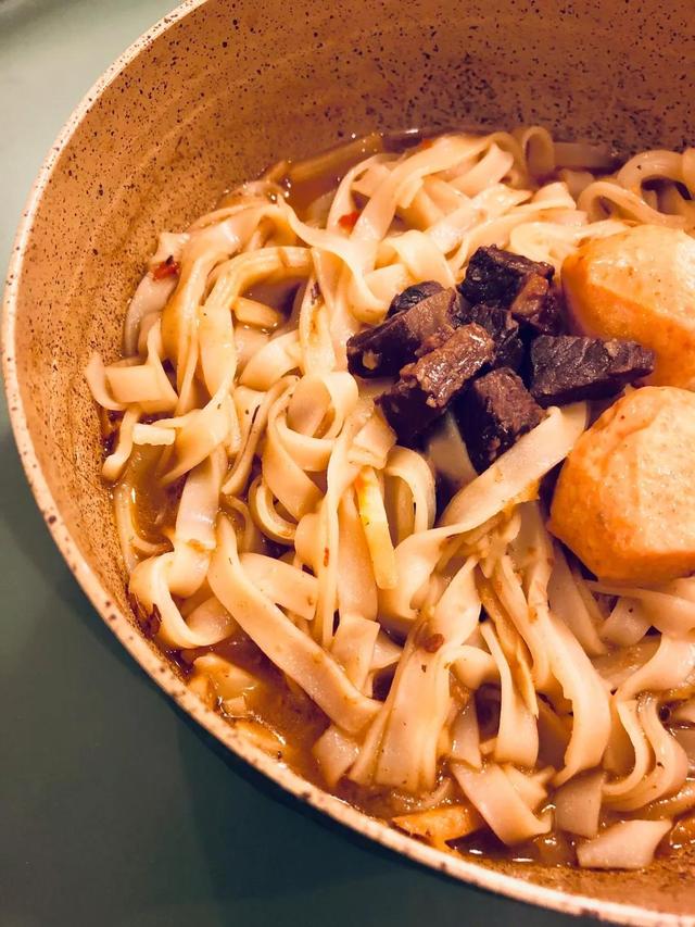 二月,谁先爱上他的