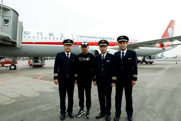 还记得川航的“英雄机长”吗?他有多牛,《中国机长》都拍出来了