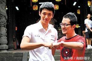 柯震东好友九把刀向周亭羽下跪求婚成功,网友:渣得无底线!