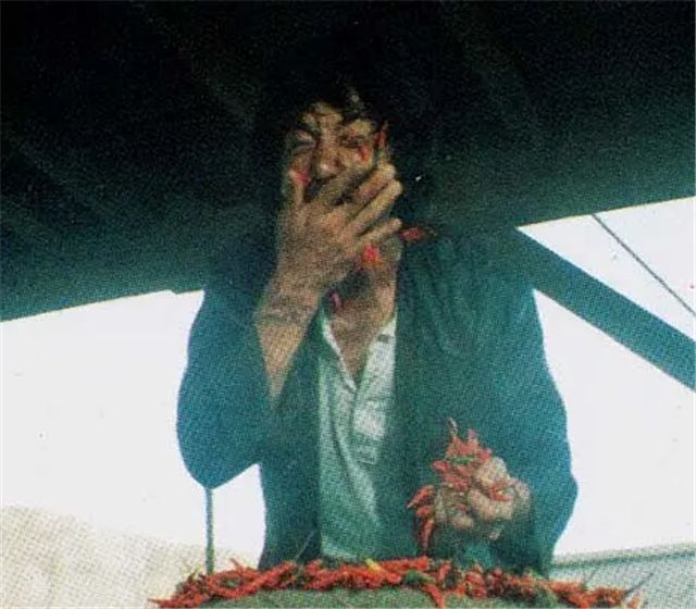 1987年，成龙开拍《A计划续集》，没有洪金宝和元彪，依然很经典