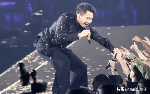 陶喆开唱爆“双喜临门”向岳父“道歉”，唱跳太累叹佩服刘德华