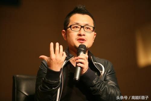 柯震东好友九把刀向周亭羽下跪求婚成功,网友:渣得无底线!