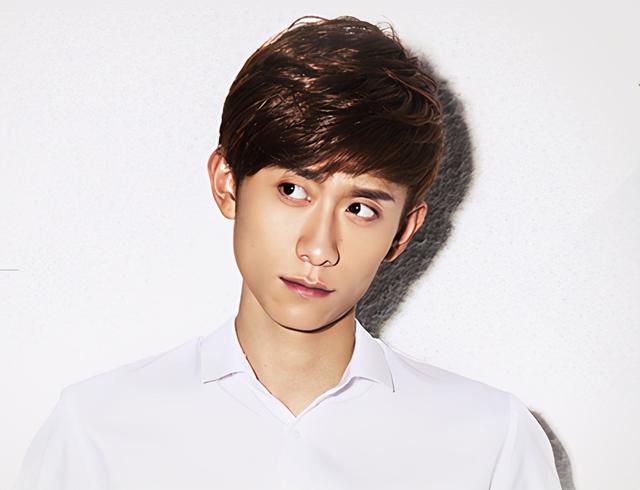 张一山又有新恋情?被拍与黄发女十指紧扣,深夜同回别墅超甜蜜